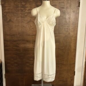 Vintage 1950’s Vanity Fair Full Slip